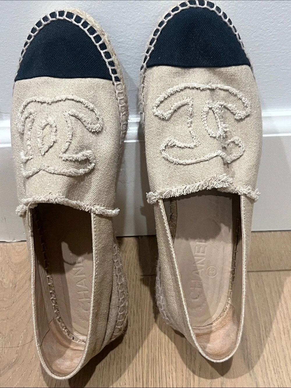 CHANEL Beige Canvas Espadrilles with Black Cap Toe and Signature CC SIZE 39